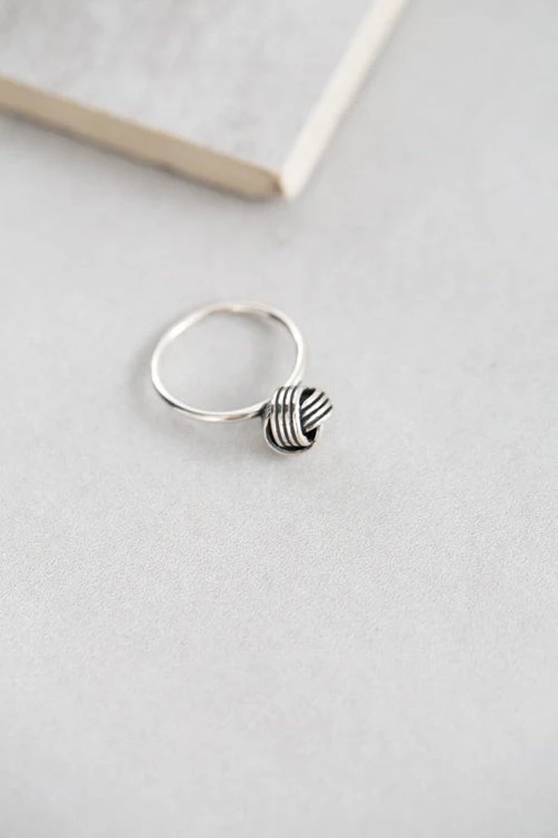 Twisted Knot Ring