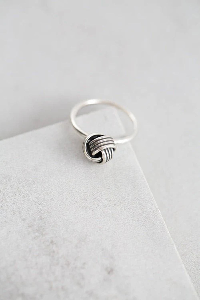 Twisted Knot Ring