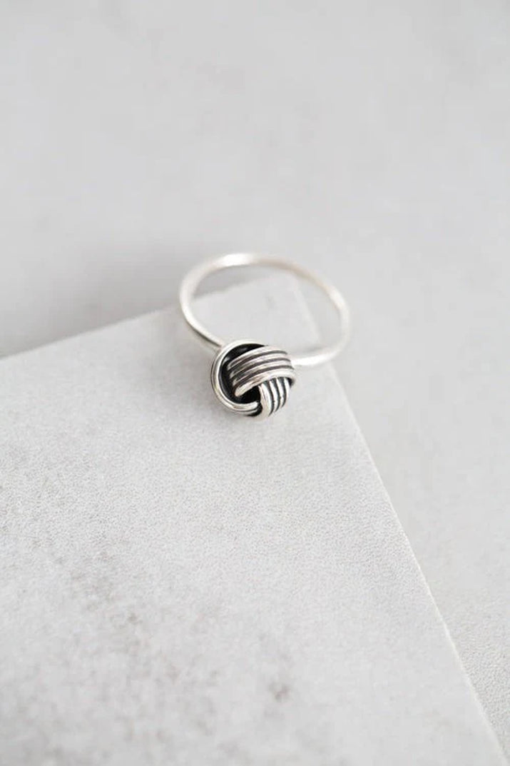 Twisted Knot Ring