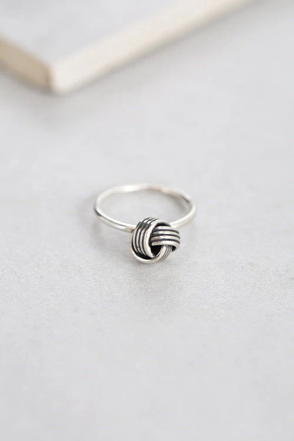 Twisted Knot Ring